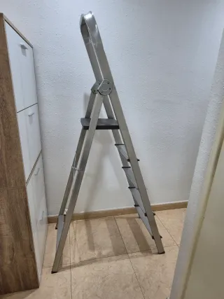 Escalera de aluminio plegable