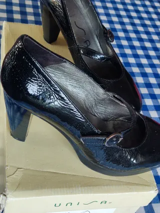 Zapatos de salón UNISA negros charol