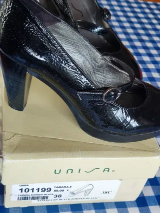 Zapatos de salón UNISA negros charol