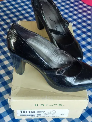 Zapatos de salón UNISA negros charol