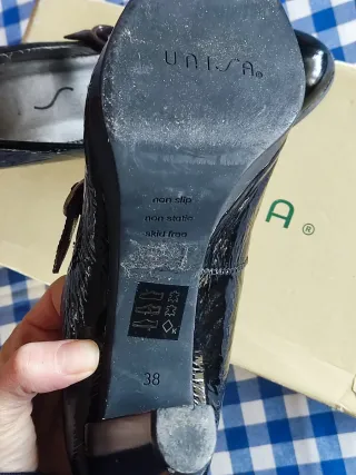 Zapatos de salón UNISA negros charol