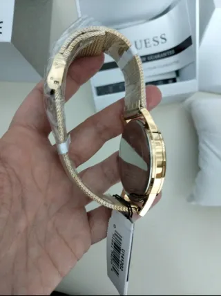 Reloj Guess Dorado Clásico