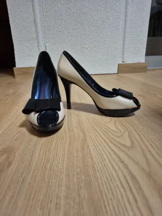 Zapatos Sacha London Beige y Negro Talla 37