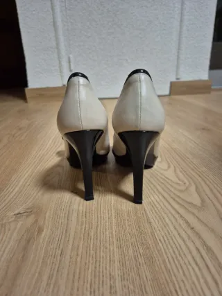 Zapatos Sacha London Beige y Negro Talla 37