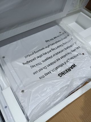 SONGMICS Espejo Joyero con 6 LEDs, Armario de Joyas Giro de 360°, Organizador de Joyería Giratorio, sin Marco, Espejo Completo, 3 Estantes, Superficie Blanco, Regalos Navidad, Forro Greige JJC007W02