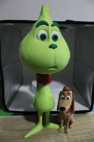 Figura decoración navideña - Grinch y Max