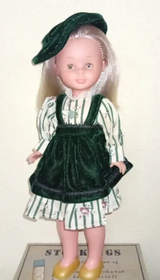 Muñeca Nancy Rubia Vestido Verde
