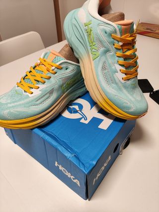 Zapatillas Hoka Naranja y Turquesa