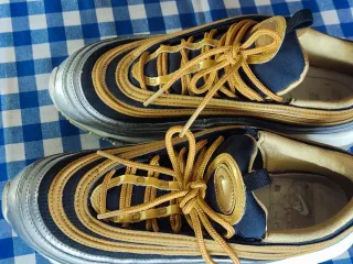 Nike Air Max Oro y Plata