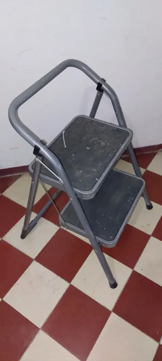 Escalera plegable 2 peldaños