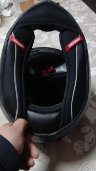 Casco de moto negro Scorpion