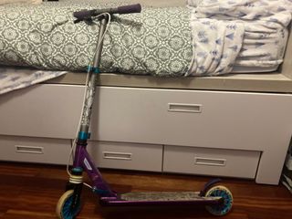 Patinete morado niña casi nuevo