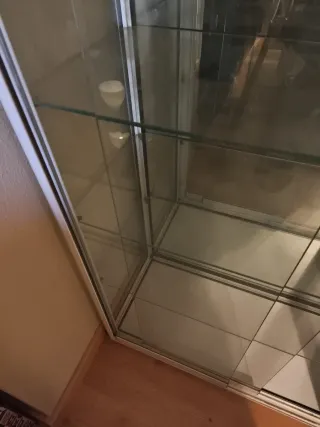 Estantería de cristal y metal