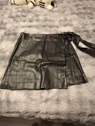 Falda efecto piel Mango Talla M