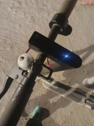 Patinete eléctrico blanco