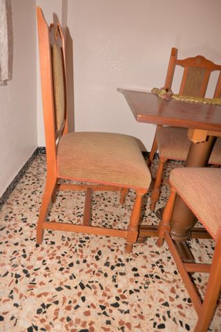 Sillas de comedor de madera con tapizado floral