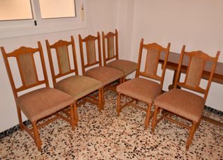 Sillas de comedor de madera con tapizado floral