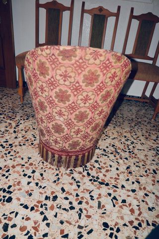 Sillas de comedor de madera con tapizado floral