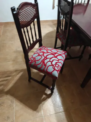 Mesa comedor + 6 sillas madera oscura