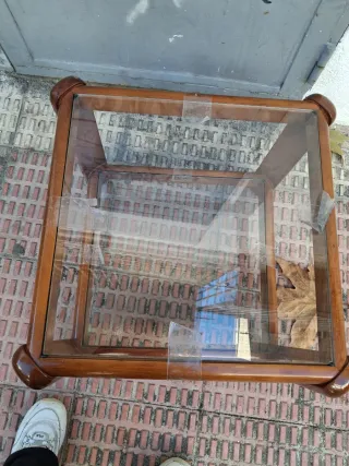 MESA MADERA MACIZA  Y CRISTAL