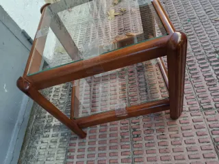 MESA MADERA MACIZA  Y CRISTAL