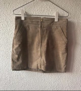 Falda de piel marrón de Mango