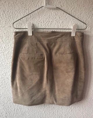 Falda de piel marrón de Mango