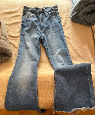 Pantalón vaquero campana azul