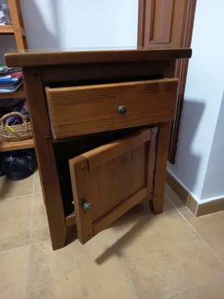 Mesilla de noche de madera maciza