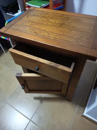 Mesilla de noche de madera maciza