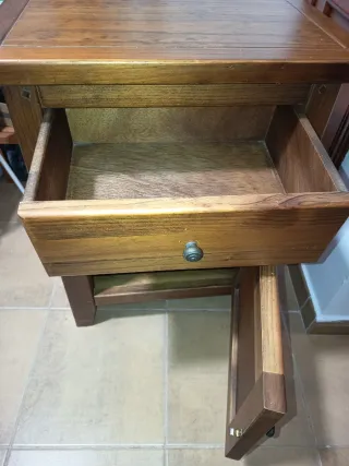 Mesilla de noche de madera maciza