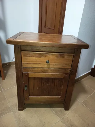 Mesilla de noche de madera maciza