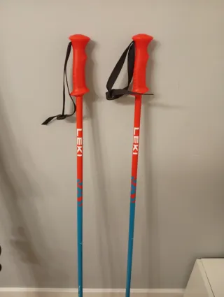 Esquís, botas, casco y bastones junior