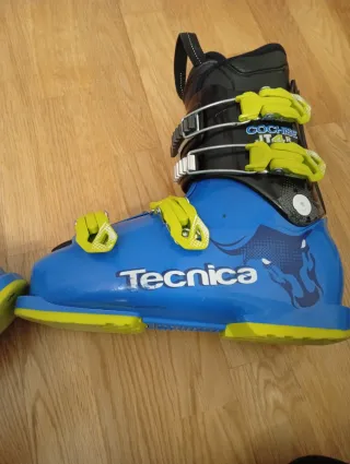 Esquís, botas, casco y bastones junior