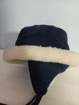 Gorro invierno con orejeras azul y blanco