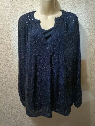 Blusa azul con lentejuelas