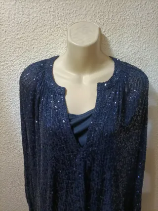 Blusa azul con lentejuelas