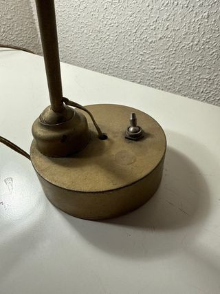 Lámpara de mesa industrial dorada