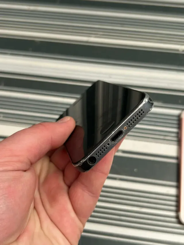 Lote 2 teléfonos Apple: iPhone 5 y iPhone 7