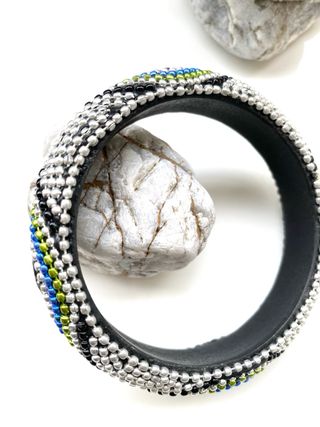 Pulsera artesanal con cuentas