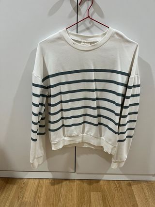 Sudadera blanca y verde a rayas
