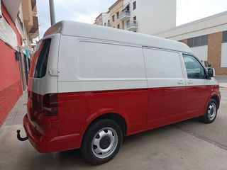 VOLKSWAGEN TRANSPORTER LARGA CON TECHO ELEVADO