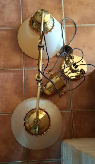 Lámpara de techo dos tulipas , dorada.