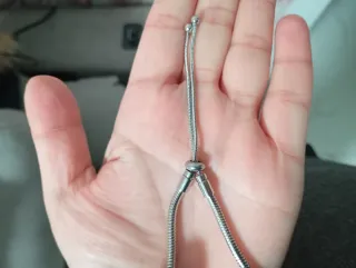 Pulsera con charms y candado dorado