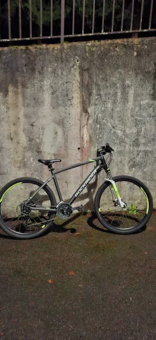 Bicicleta Rockrider Negra y Verde