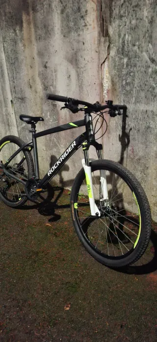 Bicicleta Rockrider Negra y Verde