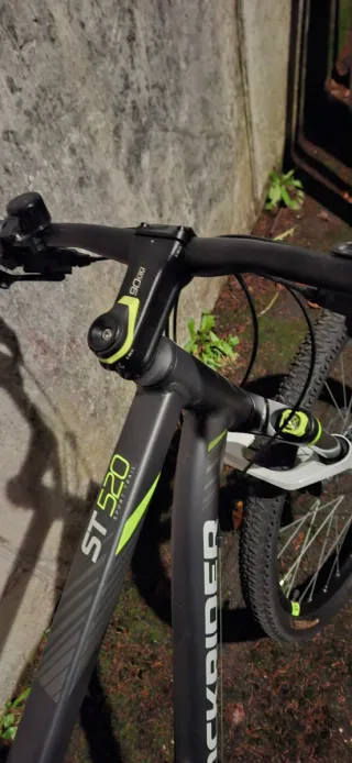 Bicicleta Rockrider Negra y Verde