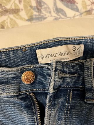 Pantalón vaquero Stradivarius Talla 34