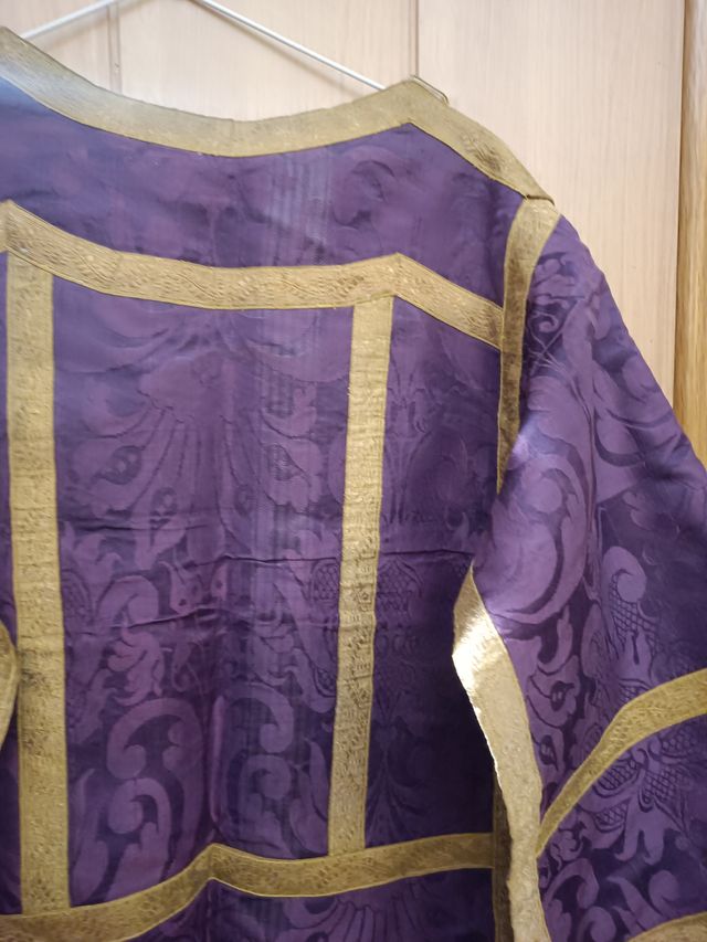 Dalmatica Morada Damasco S. XIX