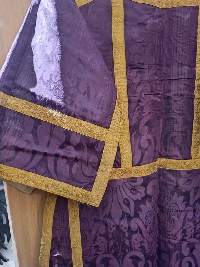 Dalmatica Morada Damasco S. XIX